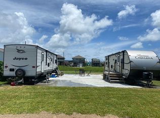 132 Bud Dr, Crystal Beach, TX 77650