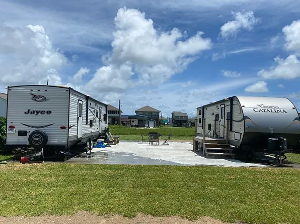 132 Bud Dr, Crystal Beach, TX 77650