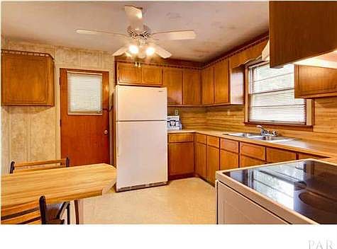 4th image of 9171 Cove Ave