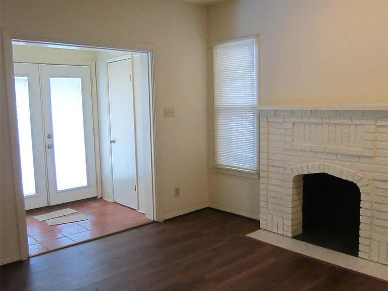 512 W Polk St — Photo 15