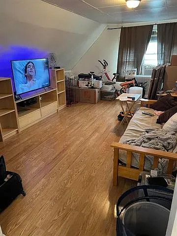 2 bed, 1.0 bath, $1,900 — Photo 2