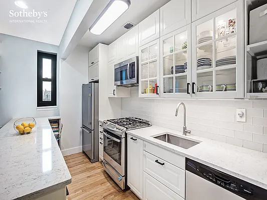 Sold by Sotheby's International Realty | media 7