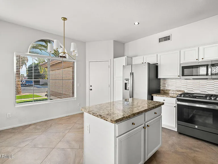 1638 E Barbarita Ave — Photo 9