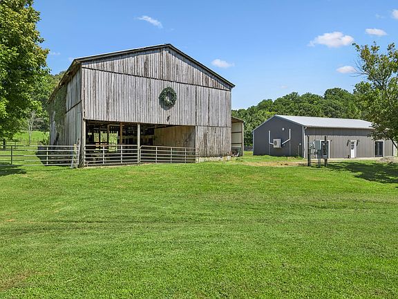 3rd image of 3025 Knob Creek Rd