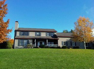 17 Stone Arabia Dr, Troy, NY 12180