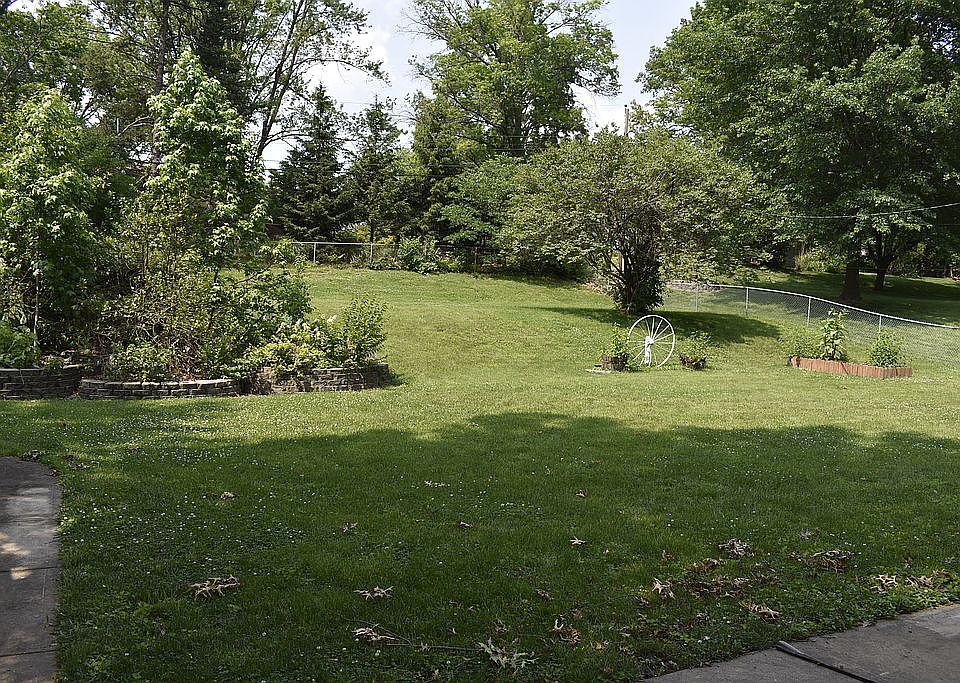 2nd image of 4825 E Concord Rd