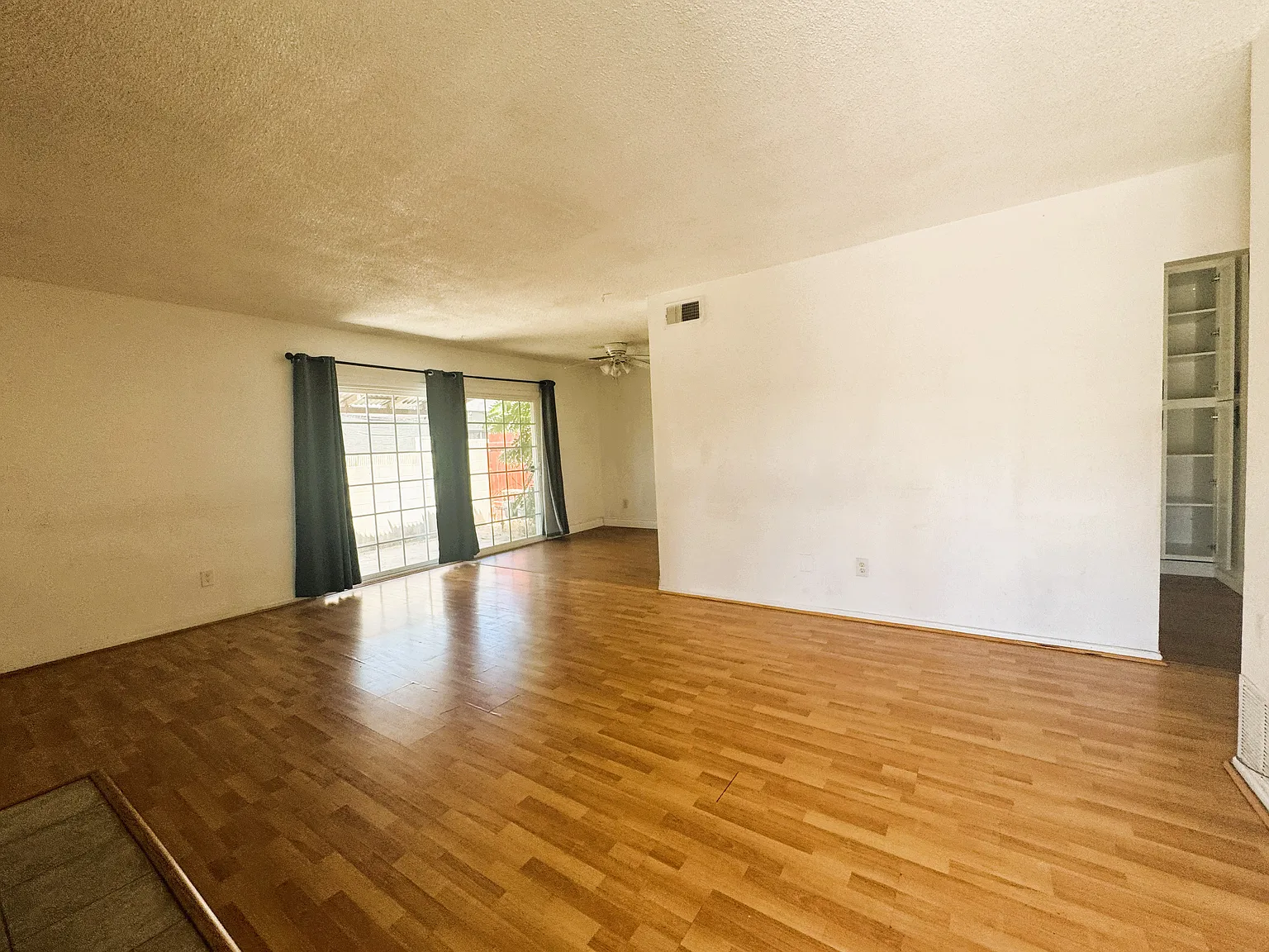 3 bed, 1200 sqft, $3,600 — Photo 2