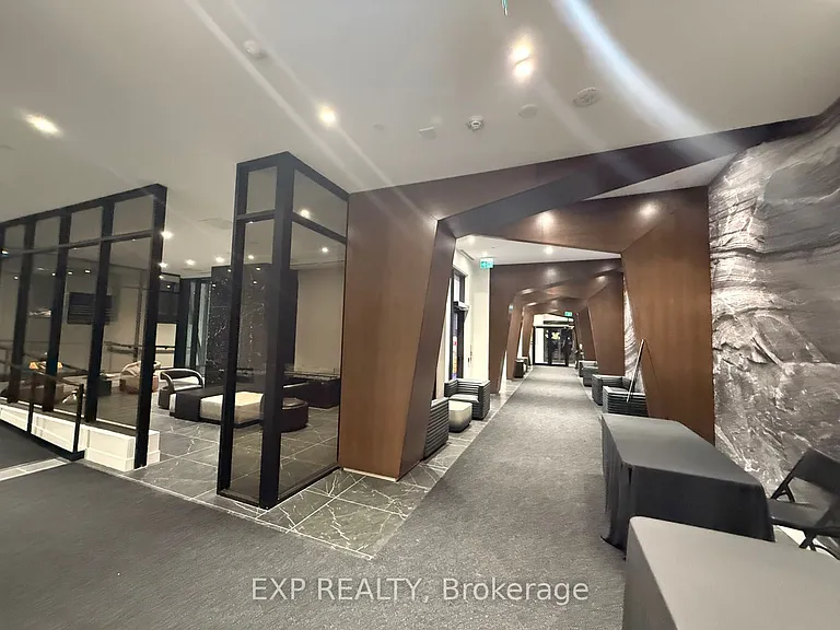 308 Jarvis St #818 — Photo 16