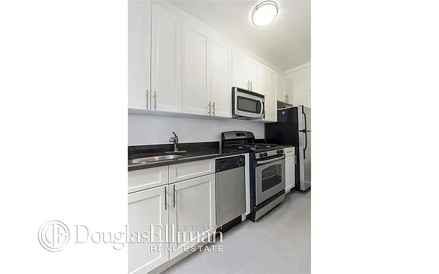 Rented by Douglas Elliman | media 22