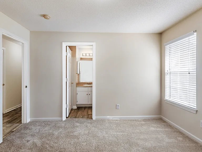 The Retreat at Grande Lake Apartments — Photo 39