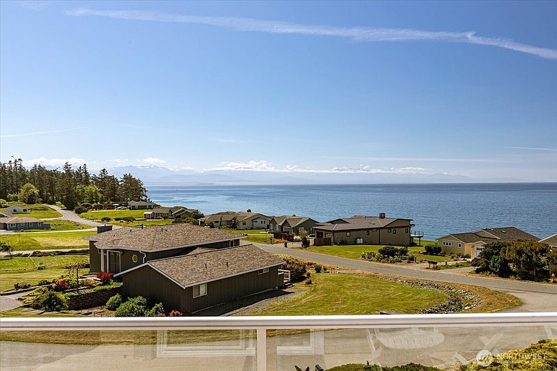 2nd image of 724 Hacienda Drive