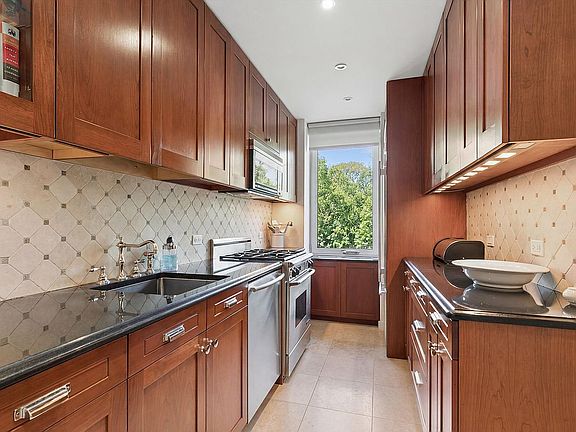4th image of 875 5th Ave #5C