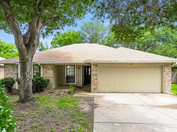 709 Daniels Dr, Crowley, TX 76036