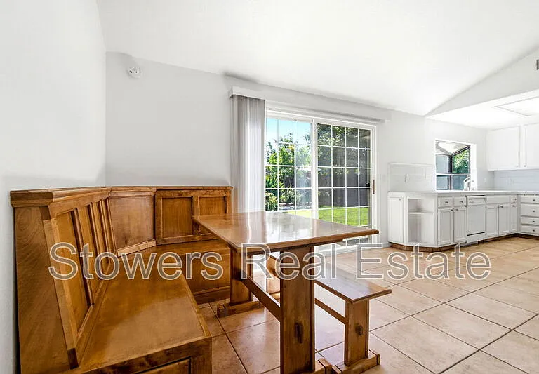 318 Joyce St — Photo 17
