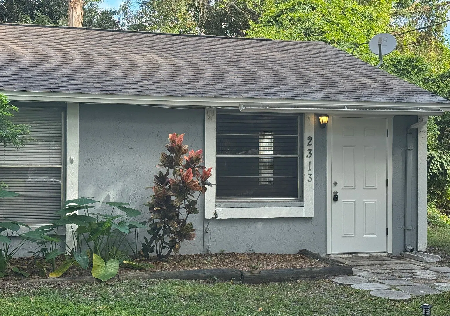Unfurnished Annual Rental — Photo 1