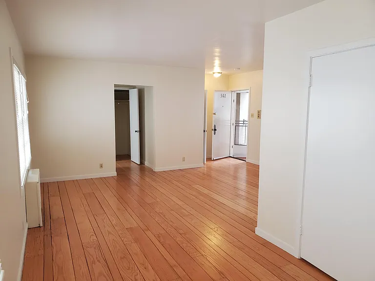 1935 Clay St #302 — Photo 2