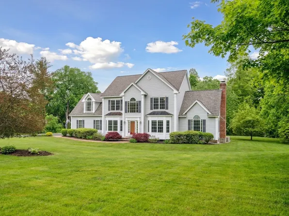 5 Maple St, Pepperell, MA 01463