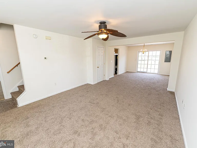 202 Carsons Ct — Photo 5