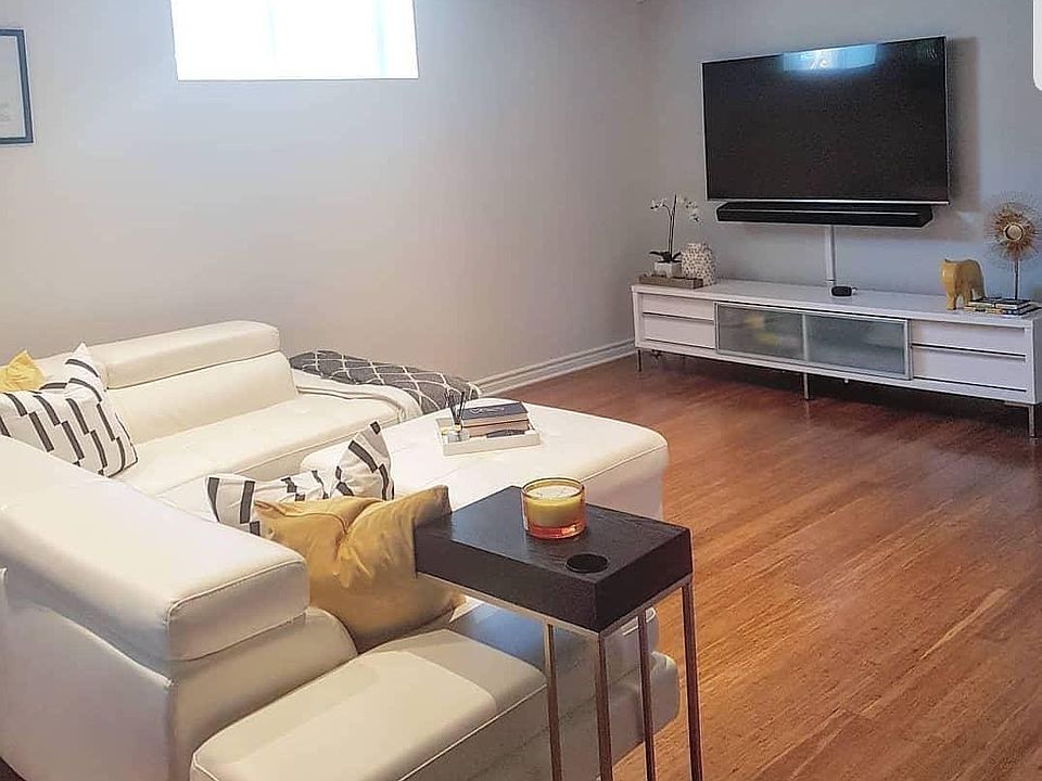 2nd image of 127 Selwyn St #113