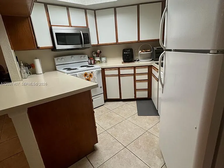 8215 Lake Dr #401 — Photo 4