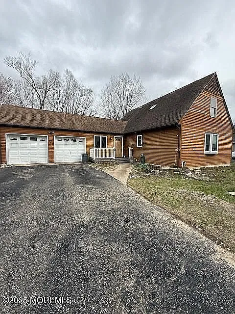 4 bed, 1992 sqft, $3,500 — Photo 1