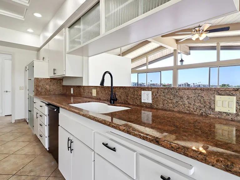 Pershing Dr — Photo 18
