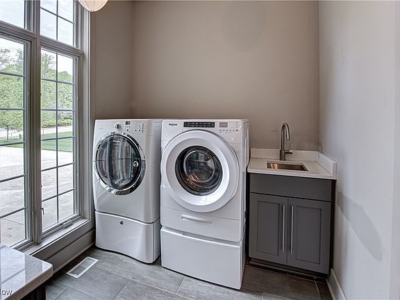 5th image of 246 Stone Canyon Ct