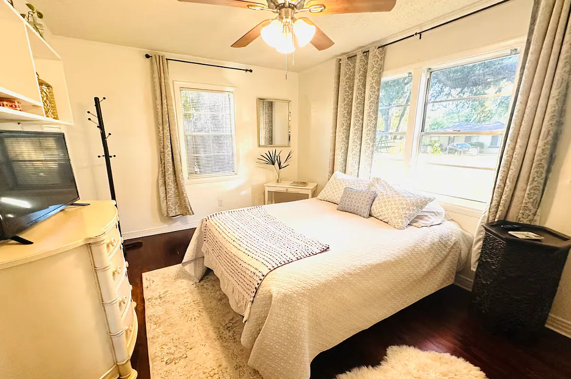 2 bed, 756 sqft, $1,900 — Photo 2