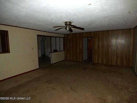 3rd image of 326 Roan Ready Rd
