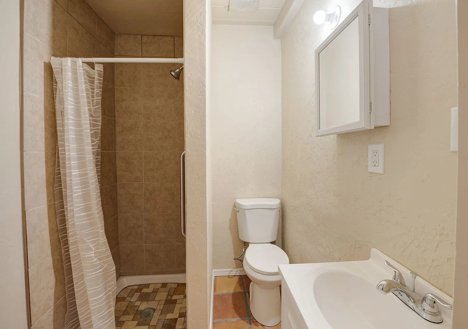 Welcome to Adobe Manor in Albuquerque, NM! — Photo 4
