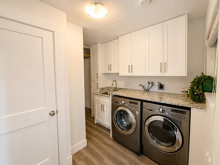 512 W 21st St — Photo 10