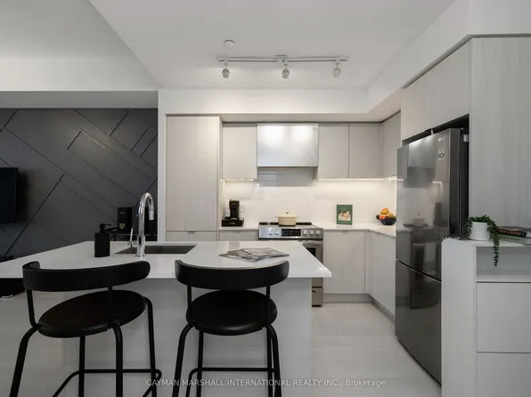 30 Gibbs Rd #108, Toronto, ON M9B 0E4