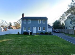 22 Mallar Ave, Bay Shore, NY 11706