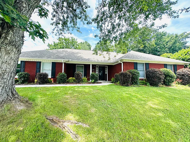 101 Foxwatch Cir — Photo 1