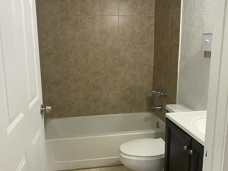 8185 NW 7th St #103 — Photo 12