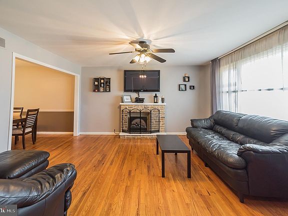 3rd image of 2204 Saint James Dr