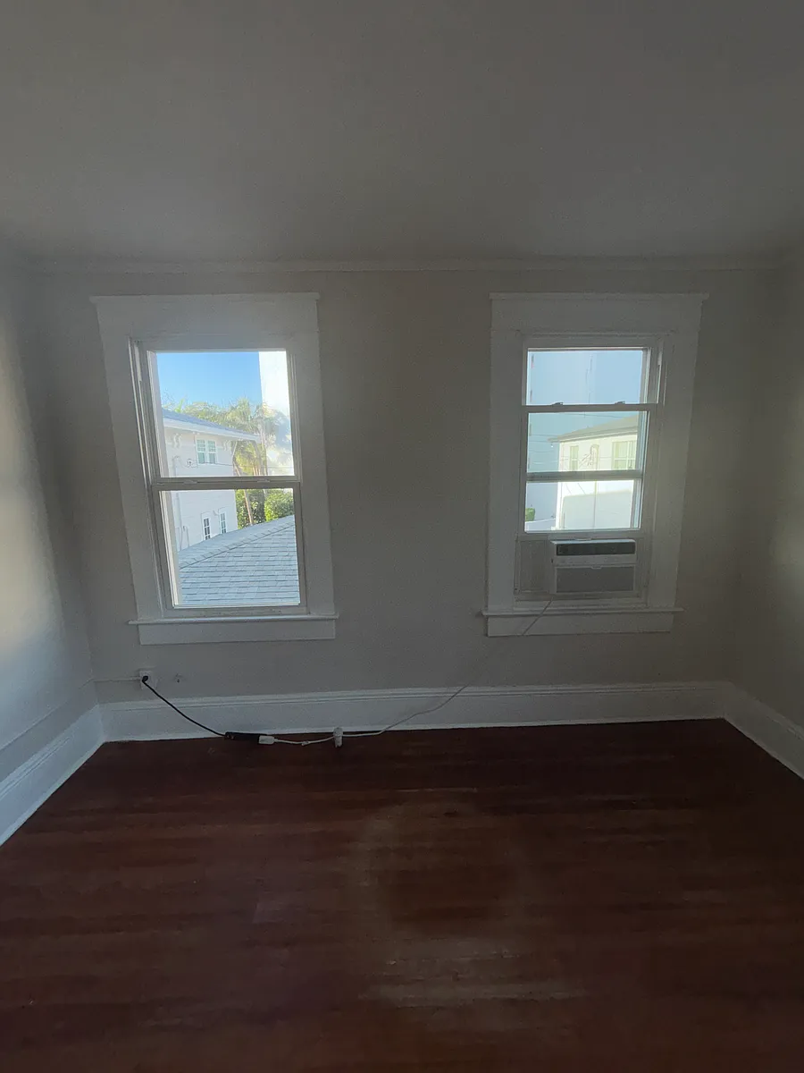 Building Photo - 336 8th Ave NE #5