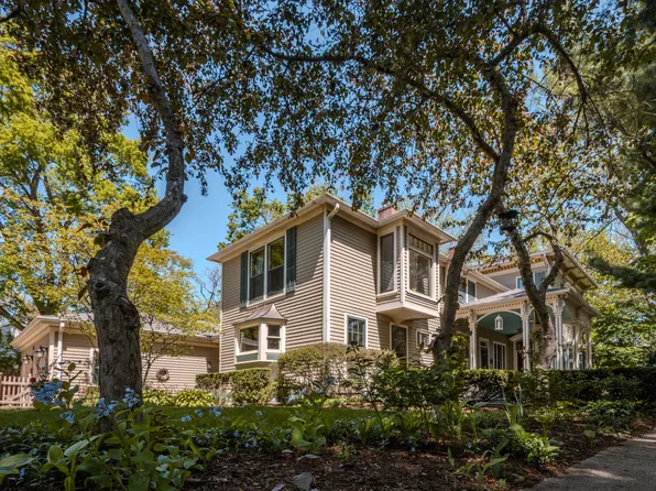 315 S 5th St, Geneva, IL 60134