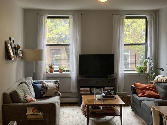 2nd image of 546 Henry St #2A