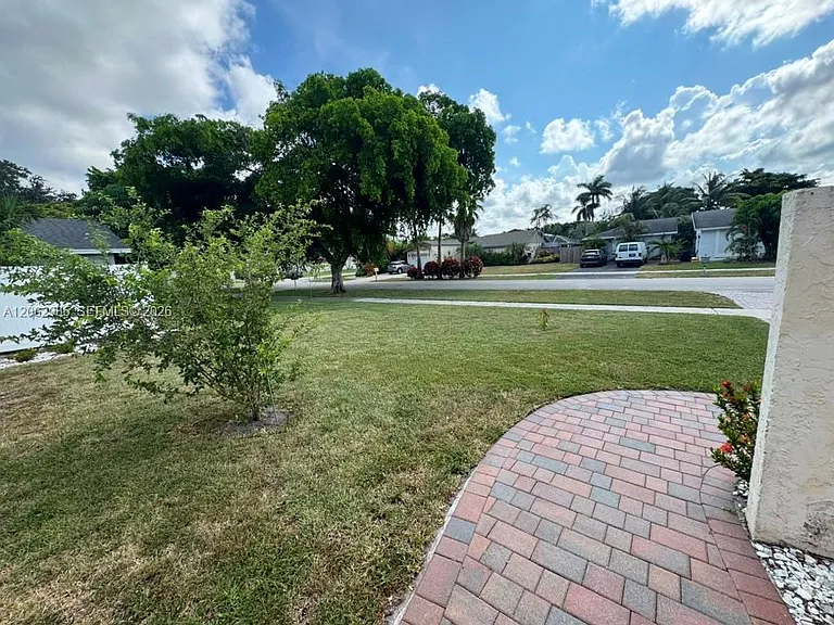 222 NW 41st Ave — Photo 40