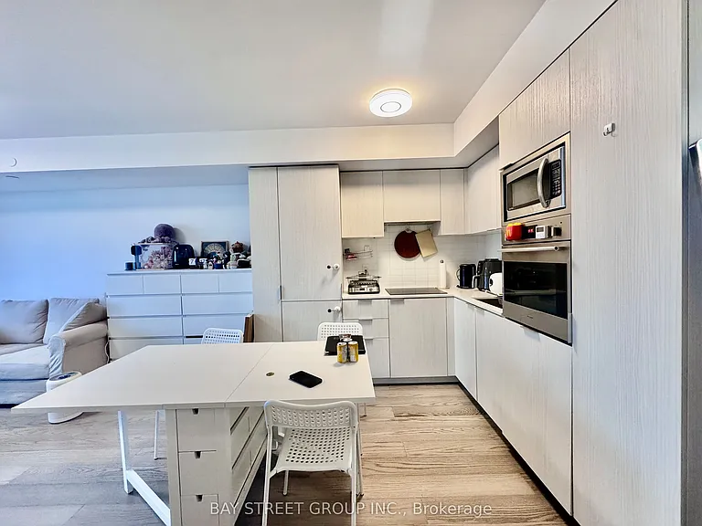 11 Wellesley St W #2103 — Photo 4