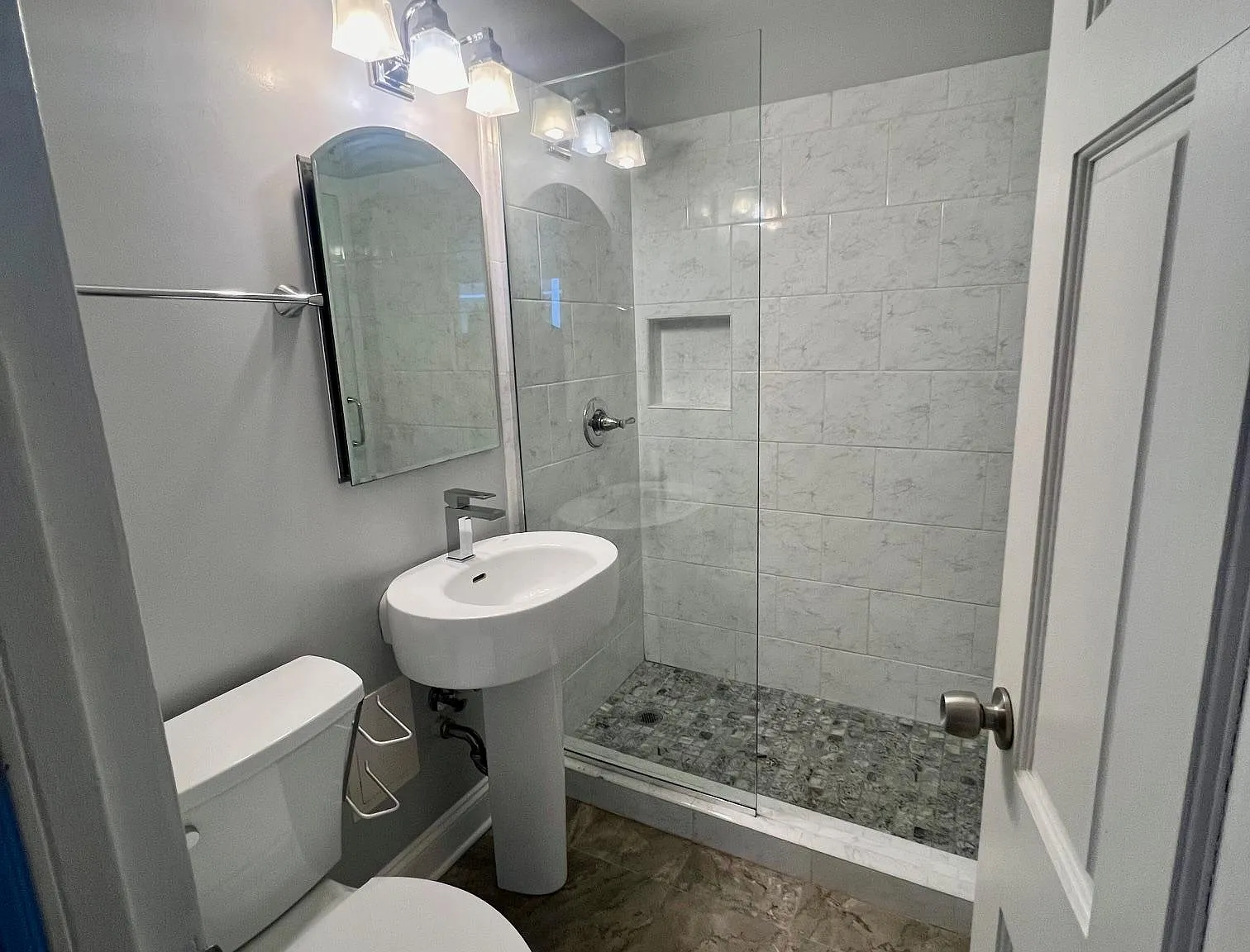1 bed, 800 sqft, $2,250 — Photo 2