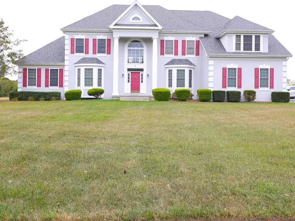 2 Edgewood Dr, Pittsgrove, NJ 08318