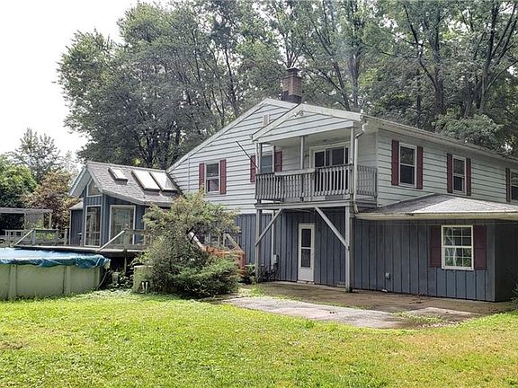 3rd image of 35405 Dewey Dr