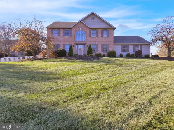 11 Fairway Dr, Bernville, PA 19506