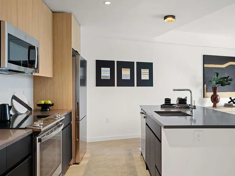 425 Summit Ave — Photo 12