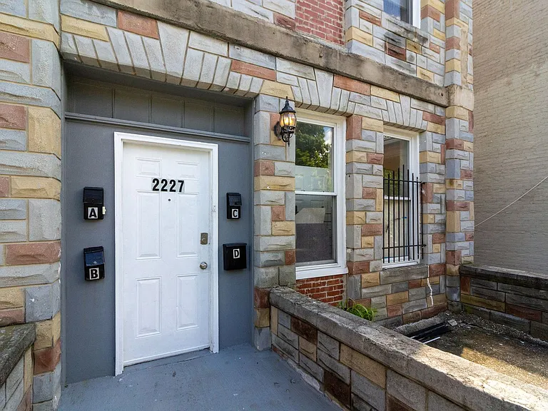 2227 Linden Ave — Photo 3