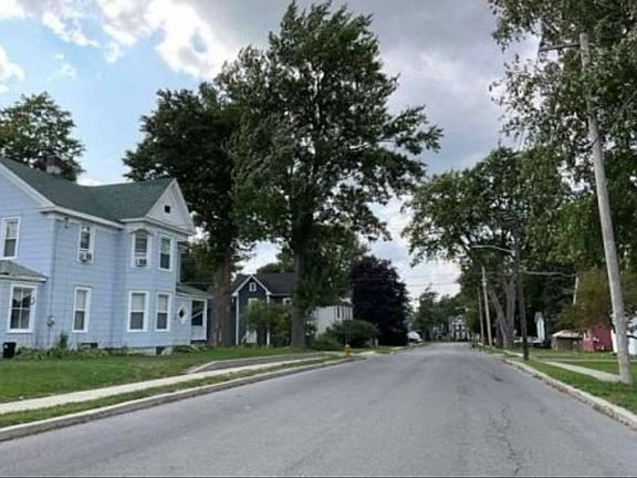Exterior Neighborhood (street photo)