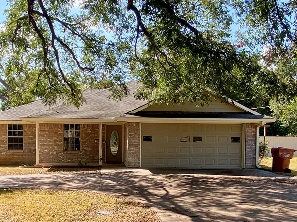 805 Lynn St, Bonham, TX 75418