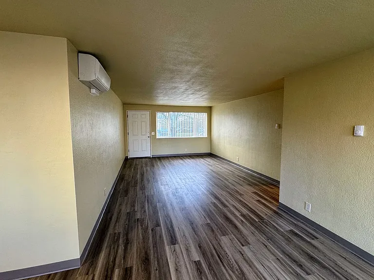 2557 Cheryl St — Photo 4